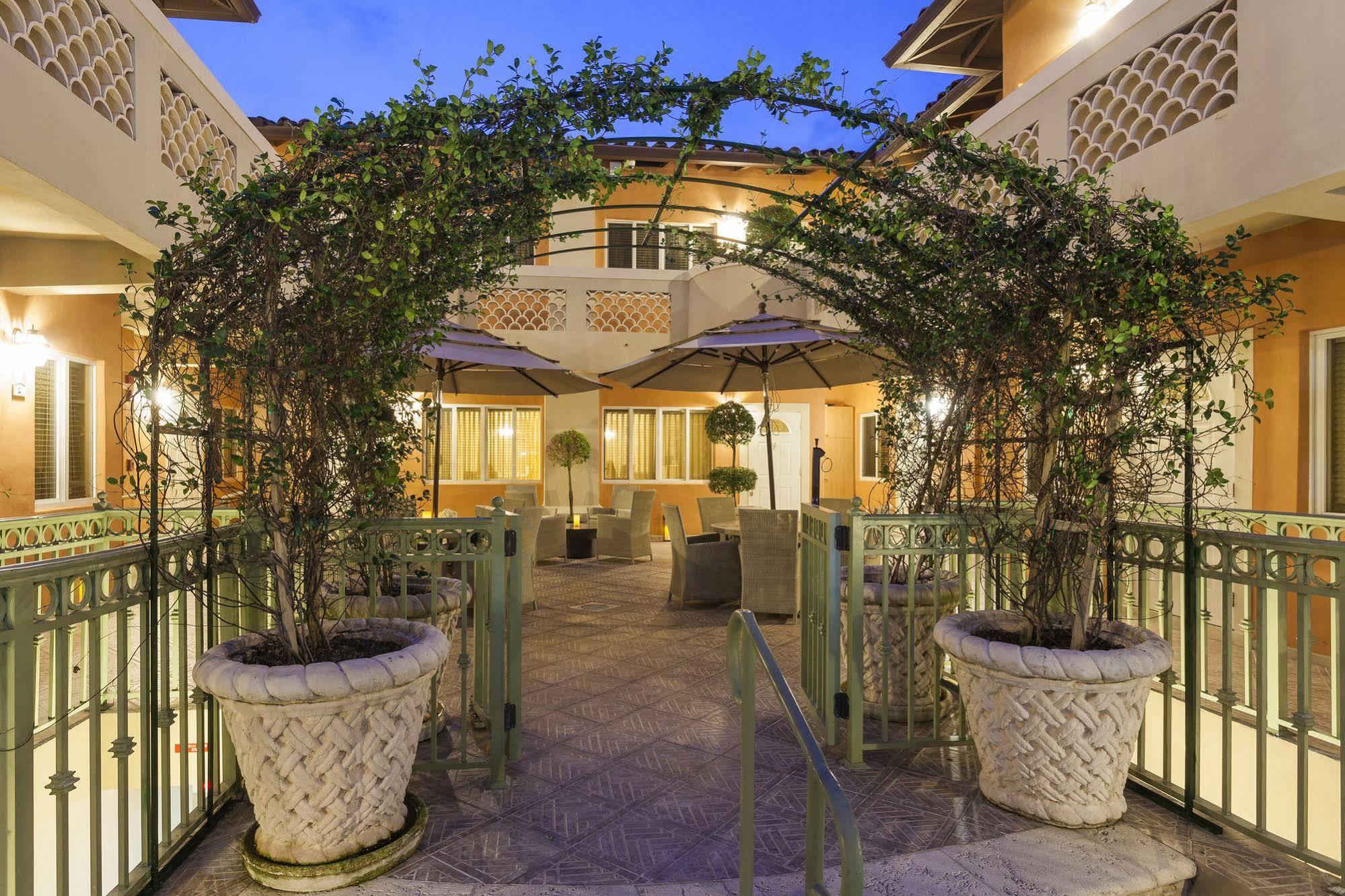 Sun Harbour Boutique Hotel Bal Harbour Bagian luar foto